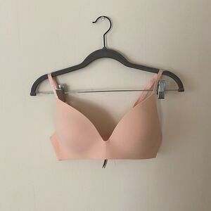 Victoria's Secret Bra Women’s 34C Light Pink Lined Wireless No Wire